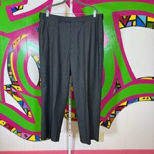 Roundtree & Yorke Easy Care Pants. Size 40x30. In excellent condition!